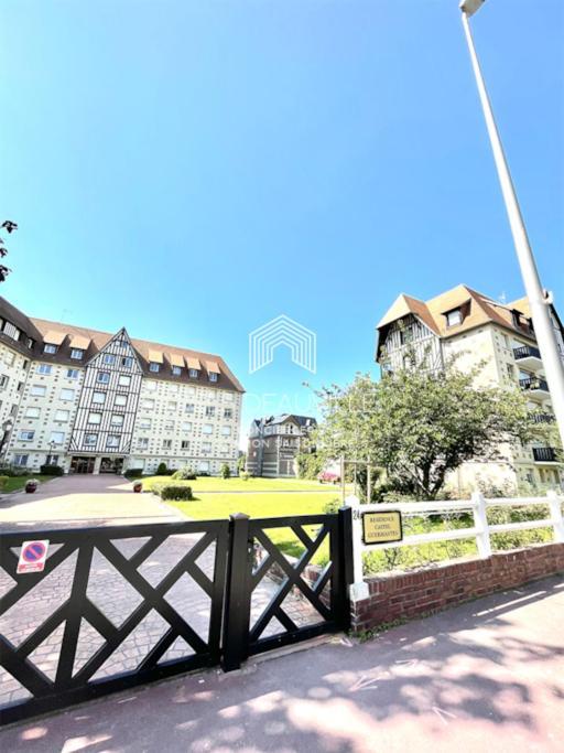 Le Castel 1 C.L.S Deauville Exteriör bild